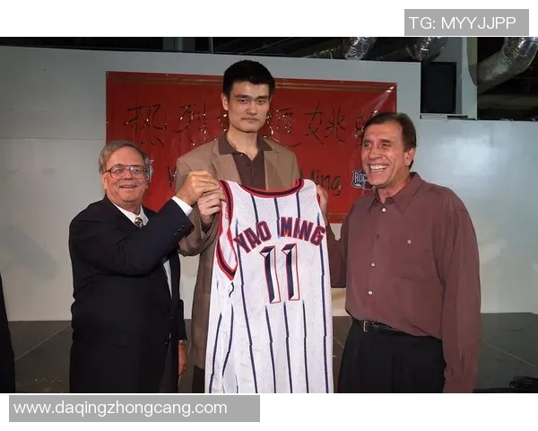 姚明职业生涯回顾：从中国篮球巨星到NBA传奇的辉煌历程