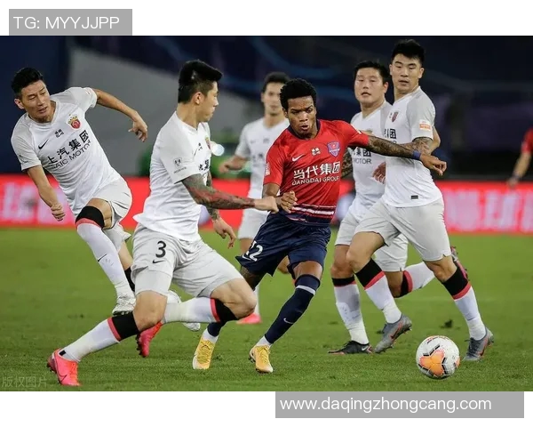 武汉飞盘队战术之争引发热议球迷与专家各执己见